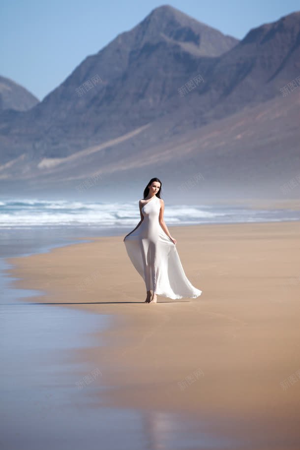 女性唯美写真白色裙子大山jpg设计背景_新图网 https://ixintu.com 写真 大山 女性 白色 裙子