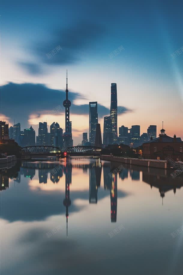 上海浦东黄昏夜色jpg设计背景_新图网 https://ixintu.com pvg 上海 夜色 浦东 黄昏