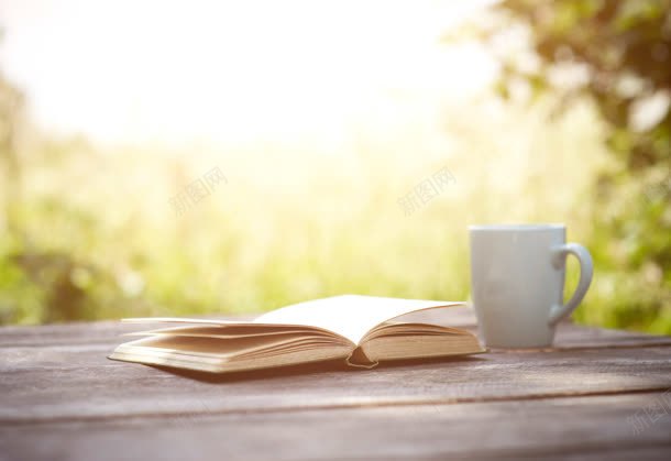 绿色小草树林茶杯jpg设计背景_新图网 https://ixintu.com 树林 绿色 茶杯