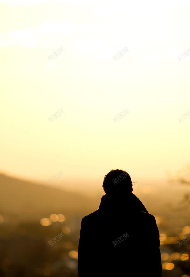 黄色背景前的男人背影jpg设计背景_新图网 https://ixintu.com 人物剪影 其它类别 图片素材 男人背影 美景 背景花边 黄色背景 黄色背景前的男人背影图片 黄色背景前的男人背影图片下载 黄色背景前的男人背影图片素材下载