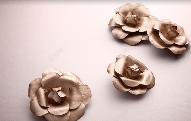 金色的四朵花蕾jpg设计背景_新图网 https://ixintu.com 素材 花蕾 金色