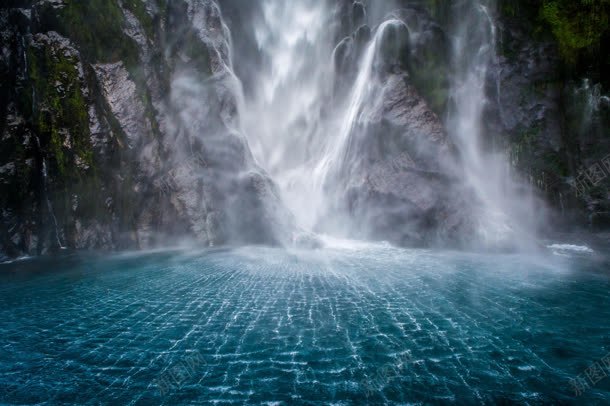 瀑布流下的湖水海报背景jpg设计背景_新图网 https://ixintu.com 流下 海报 湖水 瀑布 背景