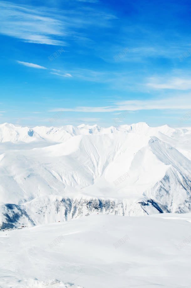 洁白的雪山海报背景