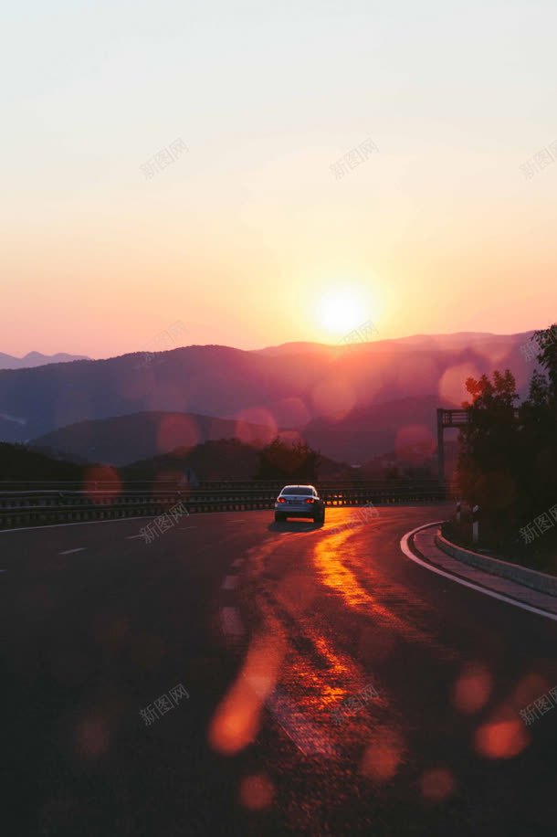 山里的夕阳与汽车jpg设计背景_新图网 https://ixintu.com 夕阳 山里 汽车