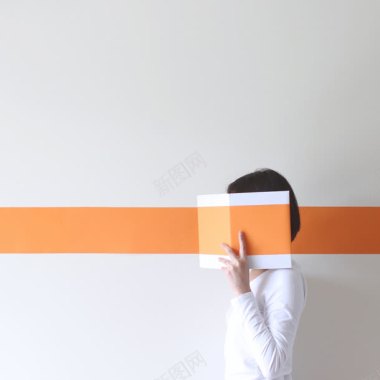 拿书遮脸的人橙色线条海报背景背景