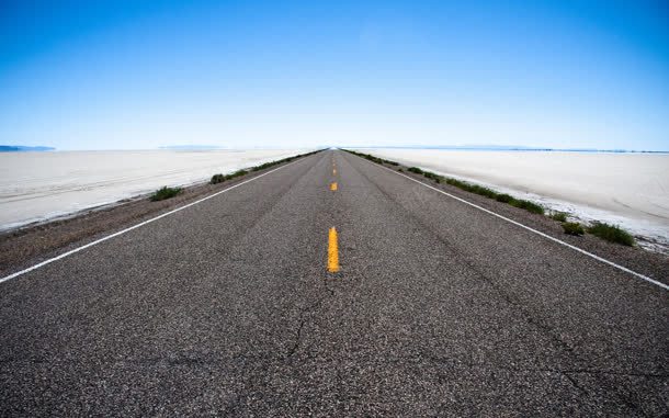 蓝天下笔直马路海报背景jpg设计背景_新图网 https://ixintu.com 海报 笔直 背景 蓝天 马路