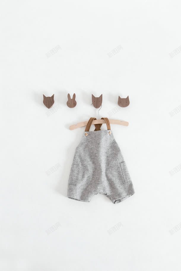 灰色简约衣服架子jpg设计背景_新图网 https://ixintu.com 架子 灰色 简约 衣服