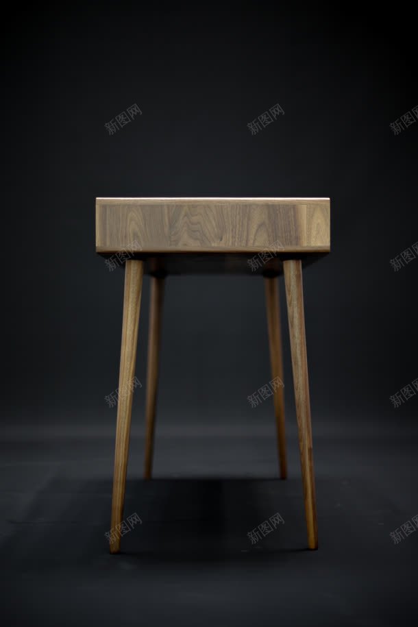 黑色墙面桌子正面jpg设计背景_新图网 https://ixintu.com 墙面 桌子 正面 黑色