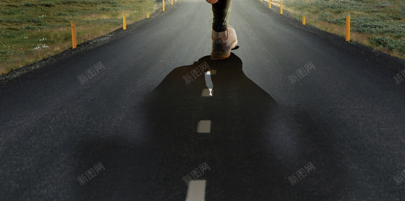 女人运动奔跑背景psd设计背景_新图网 https://ixintu.com 云朵 健康 奔跑背景 女人 小女孩 白云 跑步 运动 马路