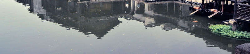 复古中国风水墨画唯美海报背景jpg设计背景_新图网 https://ixintu.com 东方文化 中国文化 中国风 古巷 唯美 墨笔 徽式建筑 房屋 梅花 江南 点缀 马头墙