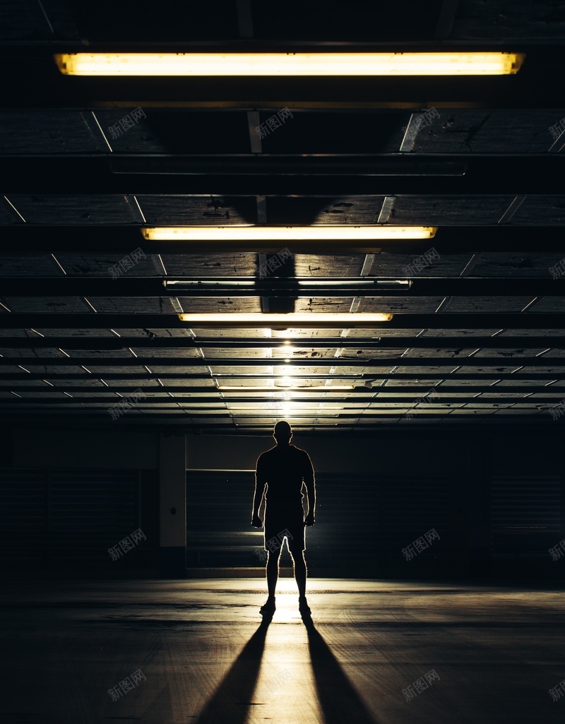 人物剪影背景jpg高清背景_新图网 https://ixintu.com PPT 人物 低调 健康 光线 剪影 商务 奋斗 简约 运动 逆光