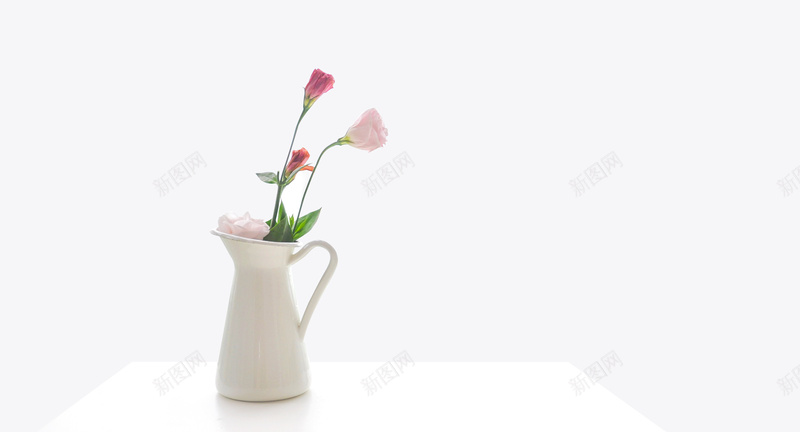com 书桌 家具 家居 摆件 极简 白色 简约 素雅 花 花瓶 花草
