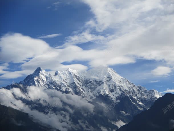 巍峨耸立的雪山群jpg设计背景_新图网 https://ixintu.com 巍峨 耸立 雪山