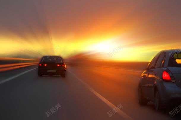 行驶的汽车jpg设计背景_新图网 https://ixintu.com 公路 图片素材 夕阳 汽车 科技背景 背景花边 落日 行驶 行驶的汽车图片 行驶的汽车图片素材下载 道路 黄昏