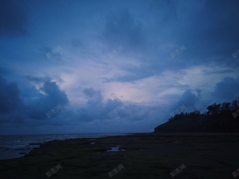 是不是有谁在渡劫飞升jpg设计背景_新图网 https://ixintu.com 日出 早上 海 阴天