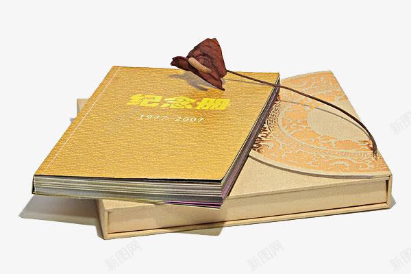纪念册复古封面png免抠素材_新图网 https://ixintu.com 复古风格 大气 班级相册 简约风格 纪念相册 装饰