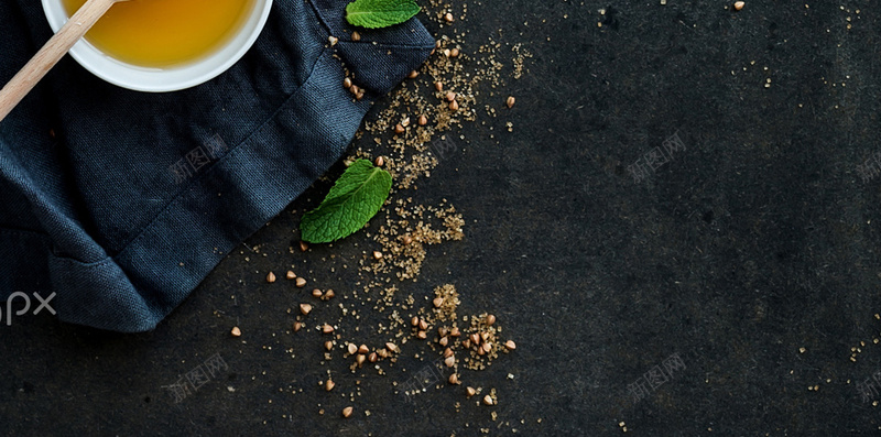 蜂蜜杯具食物H5背景jpg设计背景_新图网 https://ixintu.com 勺子 唯美H5背景 小清新 文艺 杯具 简约 蜂蜜 食物 黑色背景