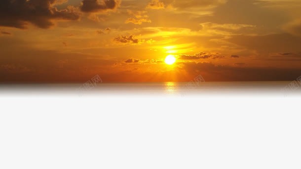 金色天空夕阳png免抠素材_新图网 https://ixintu.com 云层 夕阳 夕阳天空 天空 落日 金色 黄昏