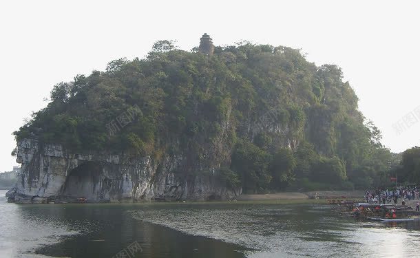 象鼻山景观png免抠素材_新图网 https://ixintu.com 云彩 天空 山水 山水风景 摄影 桂林 海 海洋 海滩 自然景观 蓝天 象鼻山