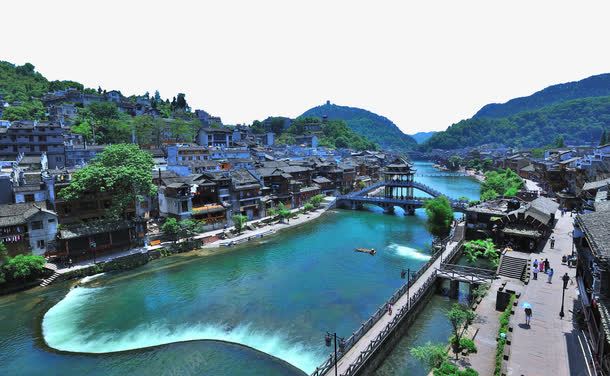 凤凰古城全景大图png免抠素材_新图网 https://ixintu.com 倒影 凤凰古城 古城 古建筑 地方景点 城市建筑 城楼 实物图 小桥 建筑 摄影图 旅游景区 河流 自然景观 风雨桥