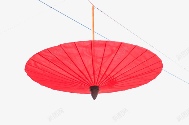 红色悬挂油纸伞png免抠素材_新图网 https://ixintu.com 中国风 古风 古风油纸伞 悬挂 晾绳 油纸伞 红色 雨伞 雨具