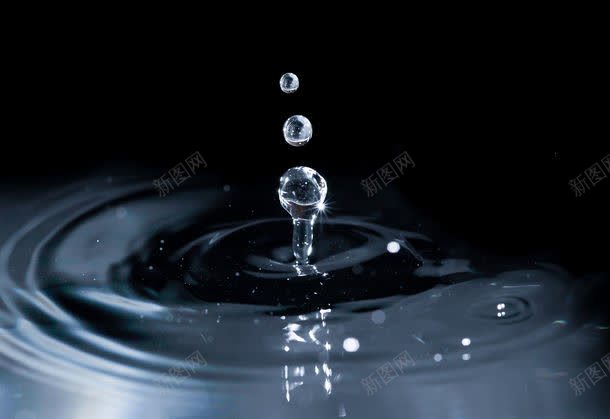 溅起的水滴jpg设计背景_新图网 https://ixintu.com 动感水花 图片素材 底纹背景 水波 水滴 水珠 水纹 水花喷溅 波纹 清水 溅起的水滴图片 溅起的水滴图片素材下载 溅起的水花 背景花边