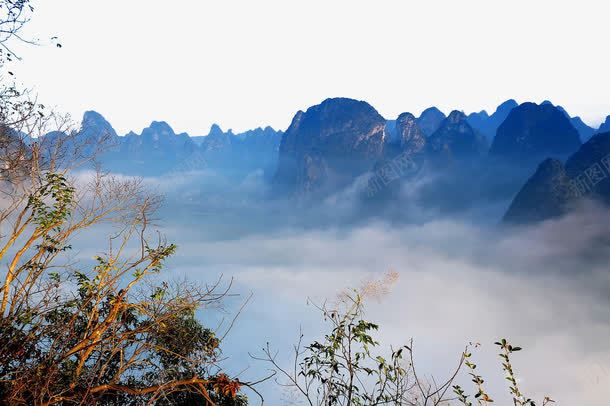 阳朔山水老寨山png免抠素材_新图网 https://ixintu.com 山水风景 广西旅游 桂林摄影图 水 湖 漓江 田园风光 老寨山 自然景观 船 阳朔山水