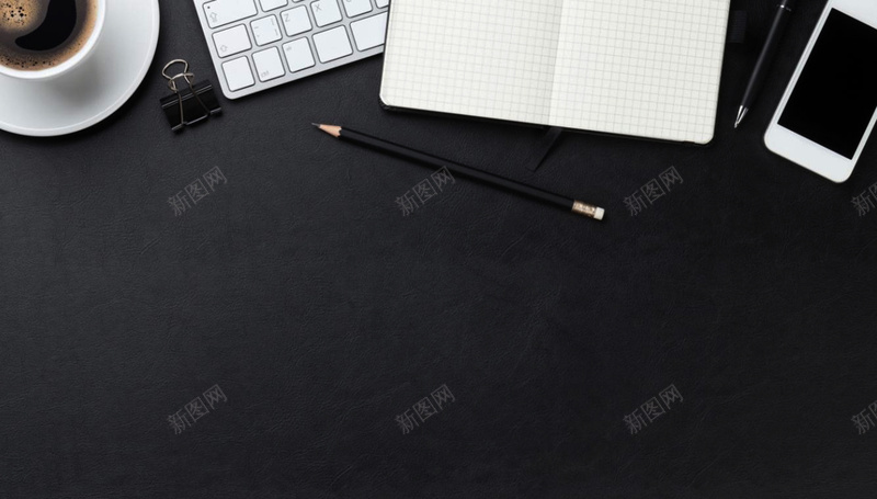 黑色办公用品平面广告jpg设计背景_新图网 https://ixintu.com 办公用品 商务 平面广告 手机 文艺 笔 笔记本 简约 黑色背景