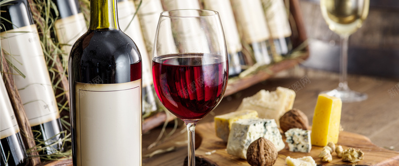 葡萄酒酒瓶饮料jpg设计背景_新图网 https://ixintu.com 啤酒 果汁 汽水饮料 海报banner 红酒洋酒 美食 酒水 酒水广告 酒水饮料 酒瓶 餐饮 高脚杯