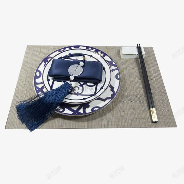 素雅餐桌布png免抠素材_新图网 https://ixintu.com 中国风 古典 古典风格 筷子 素雅 蓝色调 餐桌布 餐盘