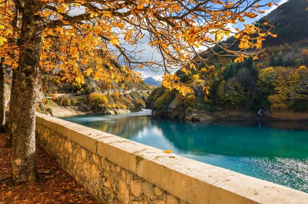 枫叶九寨沟山川jpg设计背景_新图网 https://ixintu.com 九寨沟 山川 枫叶 素材