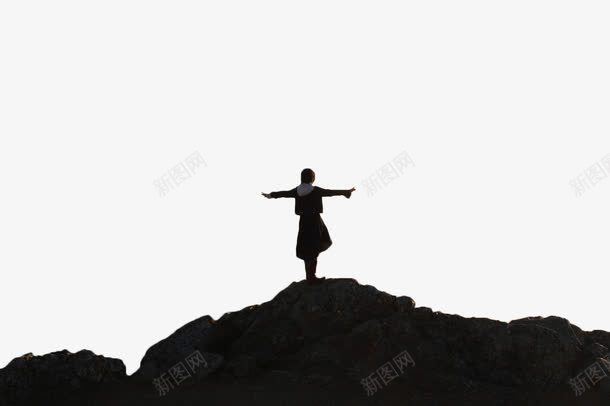 山顶上背光站立的人影png免抠素材_新图网 https://ixintu.com 人影 山顶 张开双手 背光