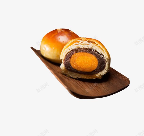 切开的蛋黄酥png免抠素材_新图网 https://ixintu.com 中秋礼品 咸蛋黄馅料 手工制作 精致食材