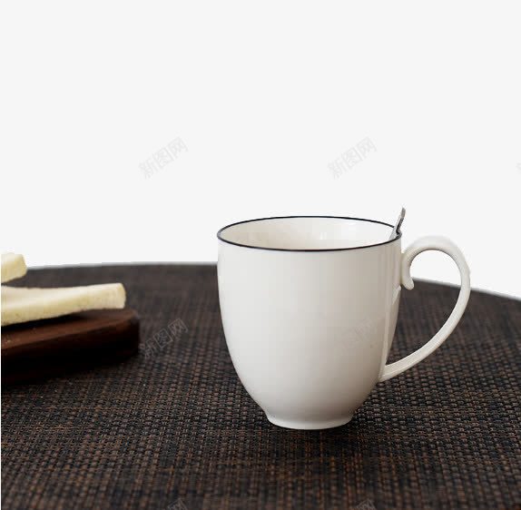 桌子上的杯子png免抠素材_新图网 https://ixintu.com 产品实物 日用百货 杯子 桌子