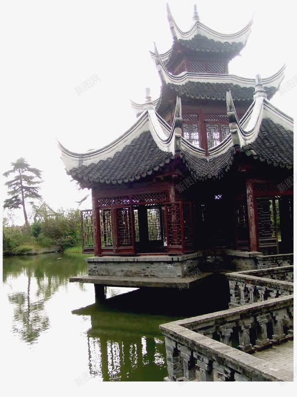 上海水博园風光png免抠素材_新图网 https://ixintu.com 上海闵行区 亭台楼阁 假山石 古树名木 国内旅游 城市现代上海 小桥流水 市郊重点游览景点 树木葱郁 水生态园林 江南园林风格 江南风格古建筑 河面倒影 环境优雅 韩湘水博园
