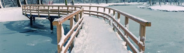 积雪木桥banner创意jpg设计背景_新图网 https://ixintu.com 天空 山峰 树木 积雪 路