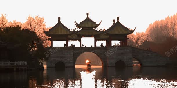 夕阳下的瘦西湖五亭桥png免抠素材_新图网 https://ixintu.com 五亭桥 古代建筑 地标建筑 夕阳下 扬州 桥梁 瘦西湖