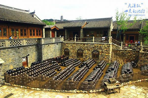 古代酿酒庄png免抠素材_新图网 https://ixintu.com 古代酿酒村庄 诗人聚集地 酒灌排成一排