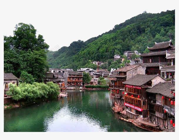 山脚下的小镇png免抠素材_新图网 https://ixintu.com 中国风 古镇 古镇剪影 屋檐 山峰 建筑 摄影 树林 民居 江南水乡 河流 美景