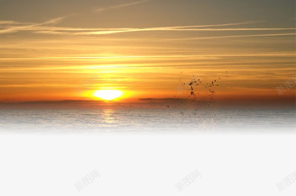 金色夕阳天空png免抠素材_新图网 https://ixintu.com 云层 夕阳 夕阳天空 天空 落日 金色 黄昏