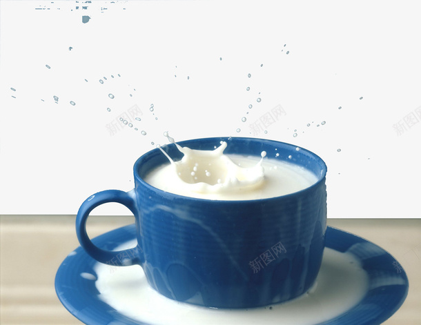 一杯牛奶png免抠素材_新图网 https://ixintu.com 乳制品 乳品 桌面 牛奶 牛奶乳品 纯白牛奶 蓝色陶瓷杯 食物 饮料