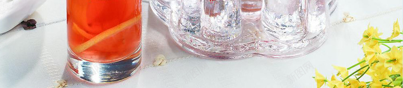 水果茶夏日饮品海报jpg设计背景_新图网 https://ixintu.com 叶子 夏季 夏日 新鲜水果 水果茶 现榨果汁 白色背景 餐饮 饮品 鲜榨水果茶