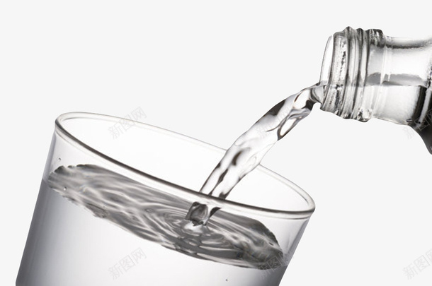 透明解渴倒出到玻璃杯的塑料瓶饮png免抠素材_新图网 https://ixintu.com 倒水 做饭 分量 塑料瓶饮用水 媒介 杯子 水杯 液体 物质 玻璃杯 瓶子 矿泉水 纯净水 自来水 解渴 透明解渴倒出到玻璃杯的塑料瓶饮用水实物免费下载