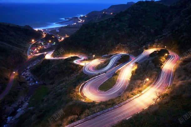 漂亮的盘山公路夜景jpg设计背景_新图网 https://ixintu.com 公路 夜景 漂亮 盘山 高速公路夜景