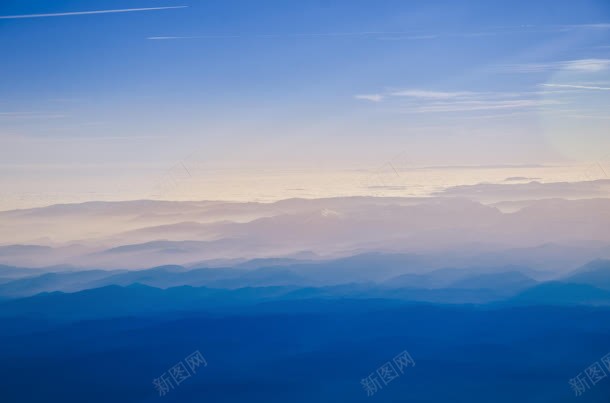 蓝色天空阳光天际jpg设计背景_新图网 https://ixintu.com 天空 天际 蓝色 阳光
