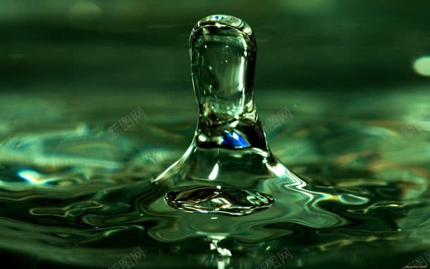 绿色透明水滴海报背景jpg设计背景_新图网 https://ixintu.com 水滴 海报 绿色 背景 透明