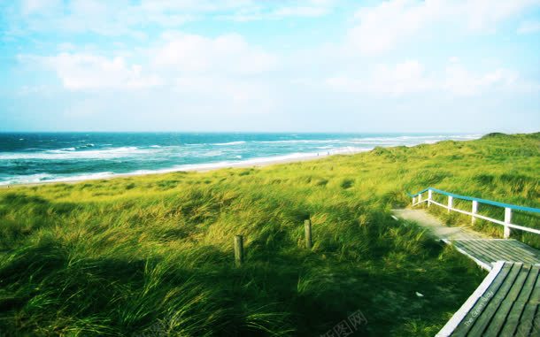 蓝天白云海水草地小桥jpg设计背景_新图网 https://ixintu.com 小桥 海水 白云 草地 蓝天