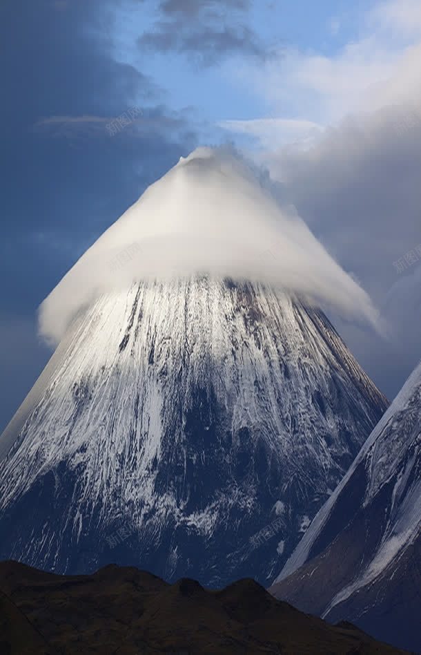 白色干净山峰白云jpg设计背景_新图网 https://ixintu.com 山峰 干净 白云 白色