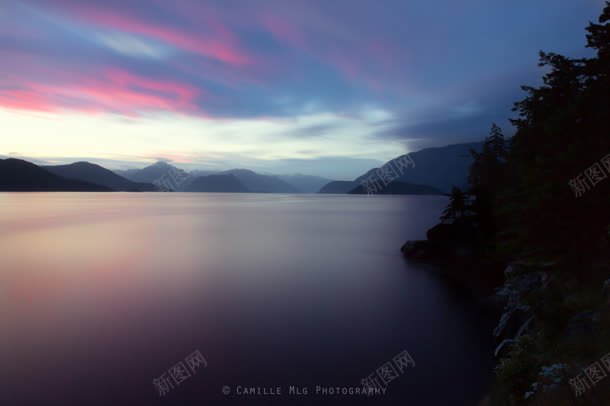 蓝紫色天空大海山峰jpg设计背景_新图网 https://ixintu.com 大海 天空 山峰 紫色
