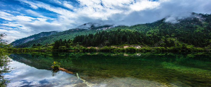 唯美四川九寨沟湖畔旅游海报背景图jpg设计背景_新图网 https://ixintu.com 九寨沟 四川风景 山水 山脉 旅游海报背景 湖泊 湖畔 绿山 美景 风景 高清摄影图
